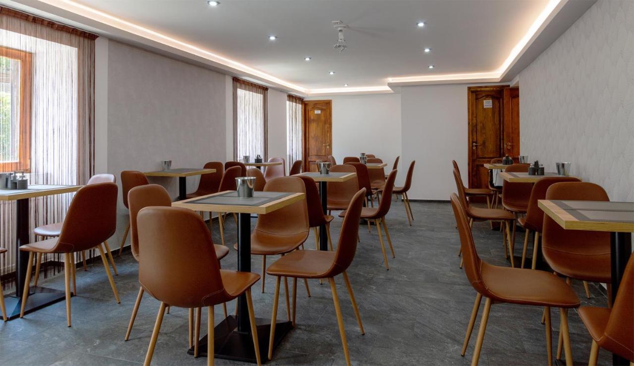 Ven Diofa De Lux Panzio Bed & Breakfast Seghedin Exterior foto