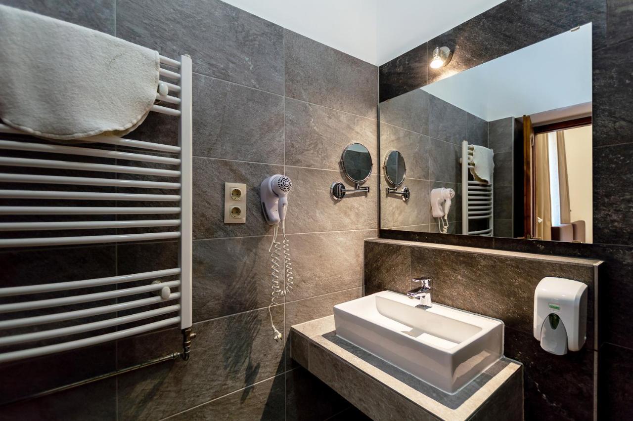Ven Diofa De Lux Panzio Bed & Breakfast Seghedin Exterior foto