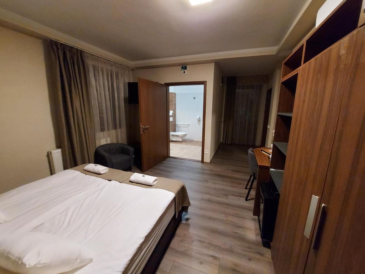 Ven Diofa De Lux Panzio Bed & Breakfast Seghedin Exterior foto