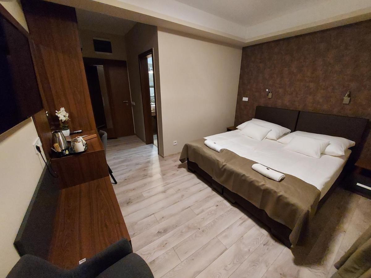 Ven Diofa De Lux Panzio Bed & Breakfast Seghedin Exterior foto