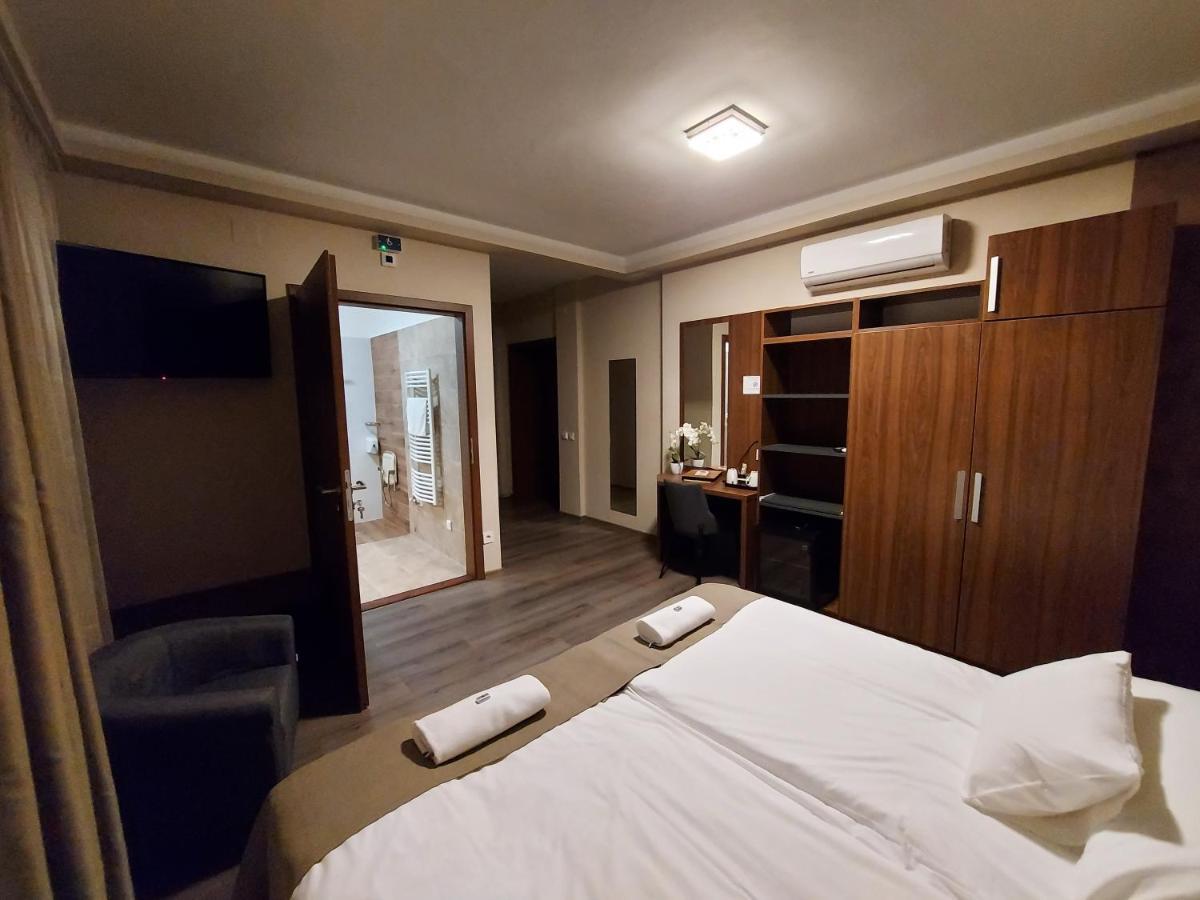 Ven Diofa De Lux Panzio Bed & Breakfast Seghedin Exterior foto