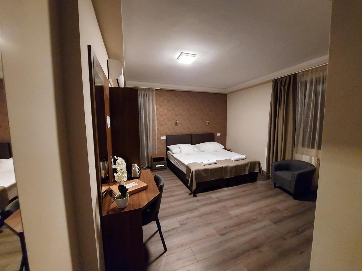 Ven Diofa De Lux Panzio Bed & Breakfast Seghedin Exterior foto