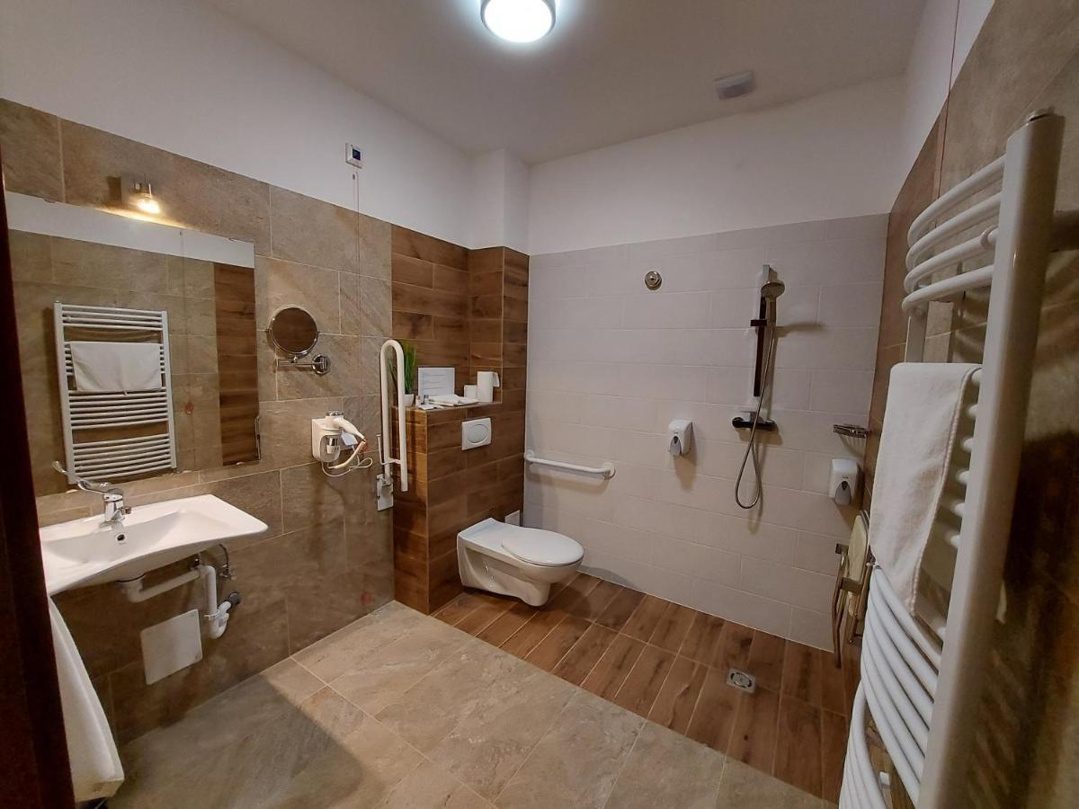 Ven Diofa De Lux Panzio Bed & Breakfast Seghedin Exterior foto