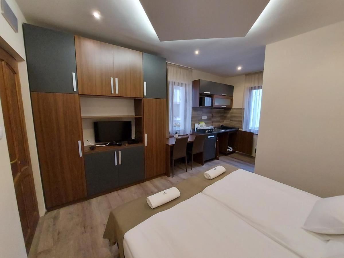 Ven Diofa De Lux Panzio Bed & Breakfast Seghedin Exterior foto