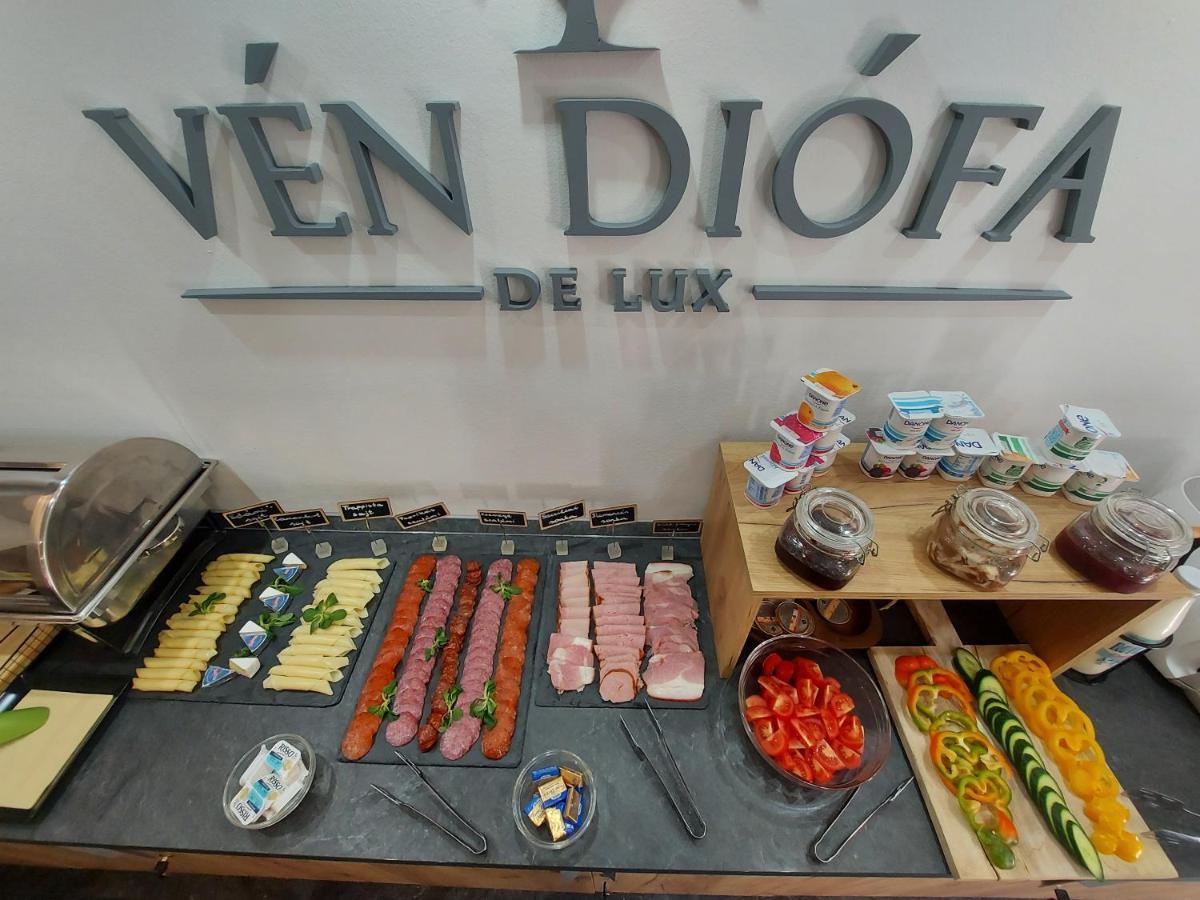 Ven Diofa De Lux Panzio Bed & Breakfast Seghedin Exterior foto